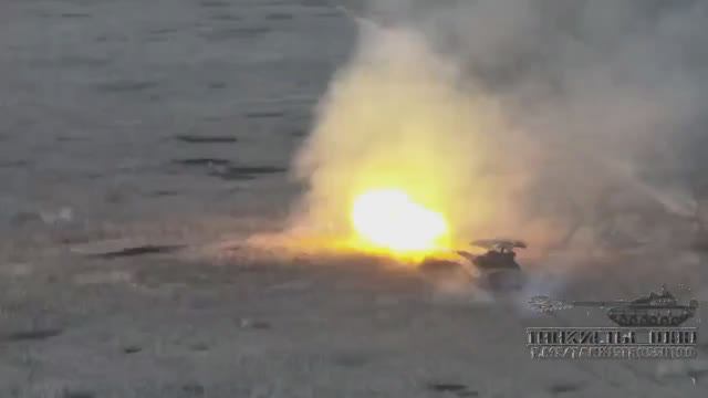 Несмотря на прилет дрона-камикадзе, танкисты продолжают уничтожать позиции противника🫡