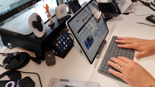 Satechi Aluminum Stand Hub fürs iPad Pro