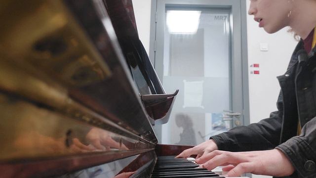LOVE ME LIKE THERE'S NO TOMORROW by Freddie Mercury - piano accompaniment cover