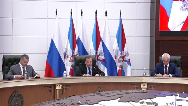 Дмитрий Медведев о наборе контрактников в российскую армию в первом полугодии 2024г.