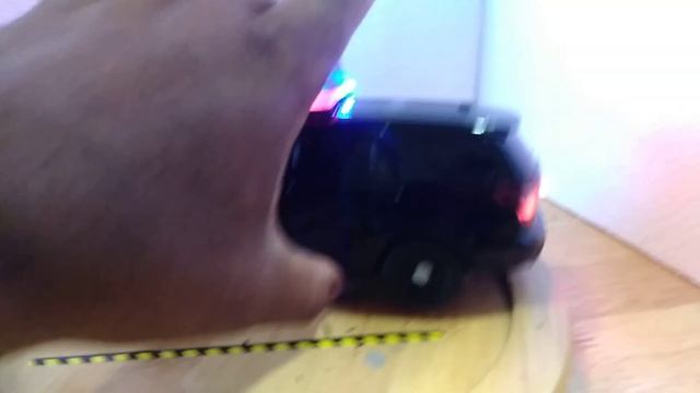 1/24 POLICE: Utility with patterned light bar, random lights