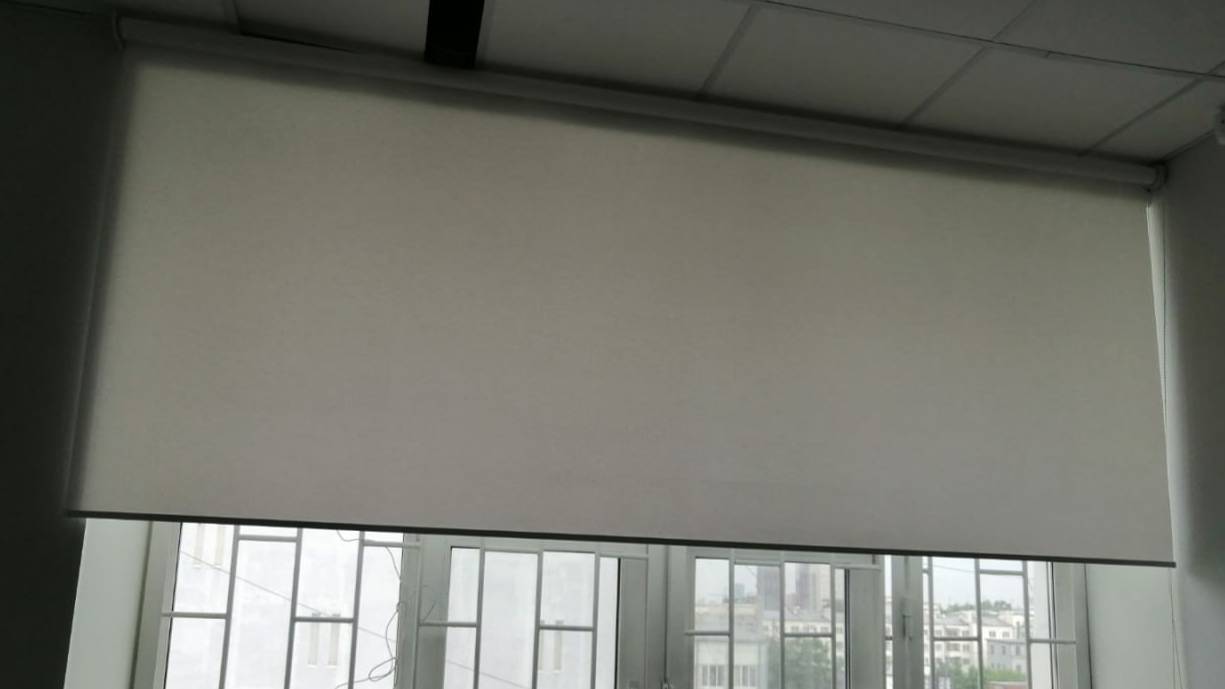 Рулонные шторы LVT классика 45 ткань Омега белая для больших оконных проемов на Главпочтамп.