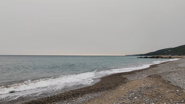 Лазаревское, пляж Свирский 24 апреля.