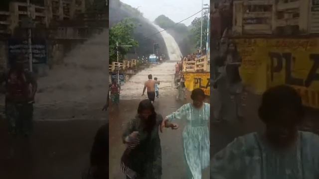 🇮🇳Ливневый паводок в Западных Гатах вызвал внезапное наводнение у водопада Олд-Корталлам в Индии