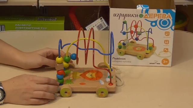 Первая развивающая игрушка: пальчиковый лабиринт и каталка 2 в 1