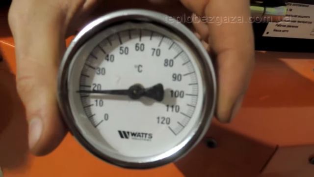 Термометр Watts на подаче и обратке котла для контроля отсутствия конденсата.