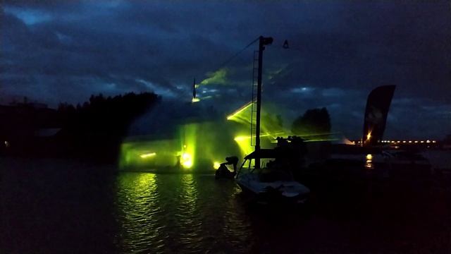 Лазерное шоу на водном веерном фонтане.