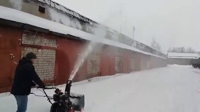 Снегоочиститель (снегодуй) Парма. Запуск из коробки.