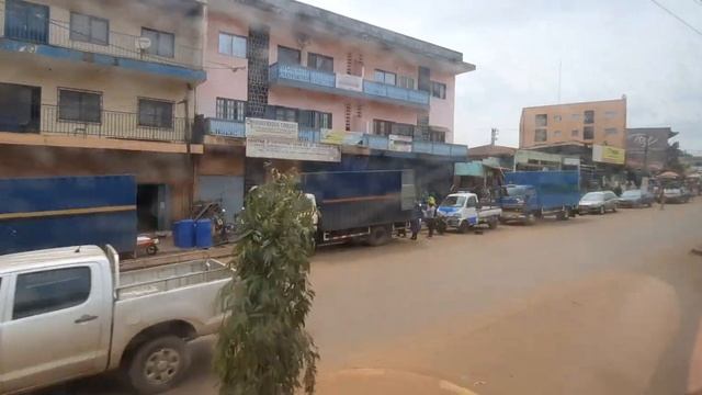 Traversée de la ville de #Bafoussam en bus