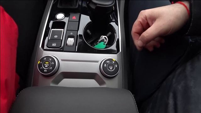Volkswagen TOUAREG 3 поколения слишком дорогой чтобы быть семейным.
