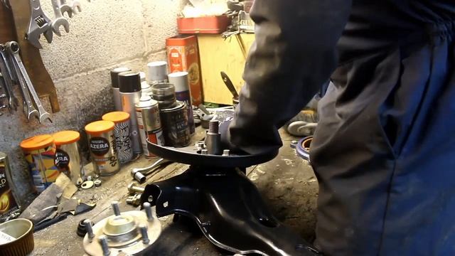 Mitsubishi FTO Rear Trailing Arm Assembly Replacement