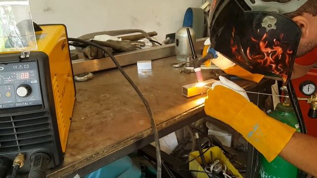 TIG 220 ACDC Pulse iWELD Industrial welding inverter - sagatech.ro
