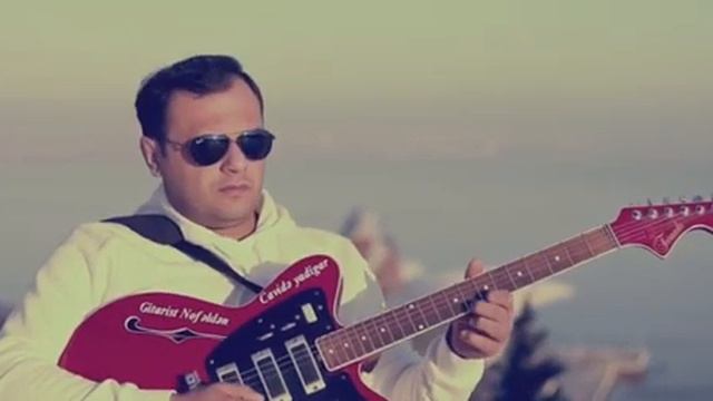 Cavid qurbanov Ay isiqinda gitara