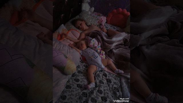 Две дочки, две сестрёнки,два лучика мои💋💋💋💋💋