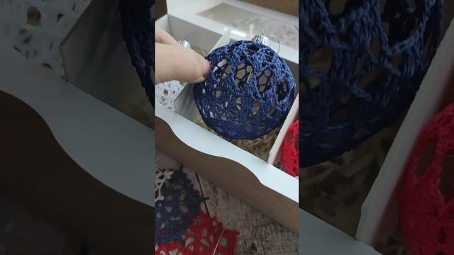 Новогодние шары триколор