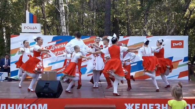 'Калинка'. Празднование Дня железнодорожника и 15-летия ОАО 'РЖД' #upskirt #русский #танец