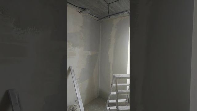 Как выровнять кривые стены