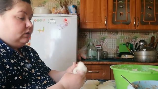 Съездили в гости забрали сено? Стряпаю беляши?