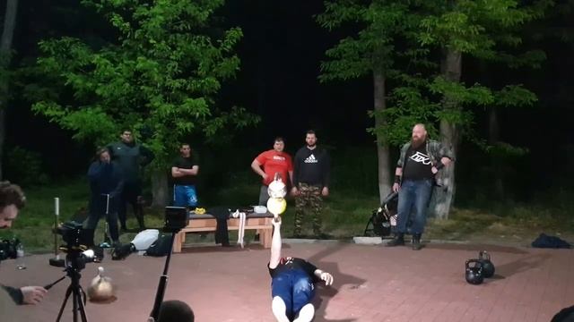 Подъём Степанова двух гирь "на попа" 16кг + 16кг от Батраза Тибилова