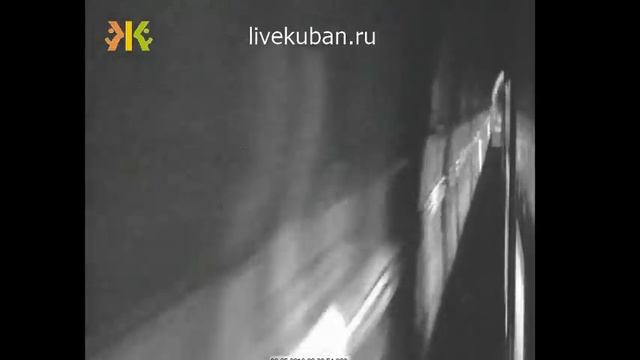 закидали поезд камнями