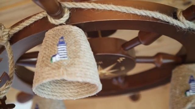 Люстра штурвал деревянная с компасом