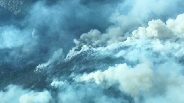 Молнии подожгли тайгу в Хакасии