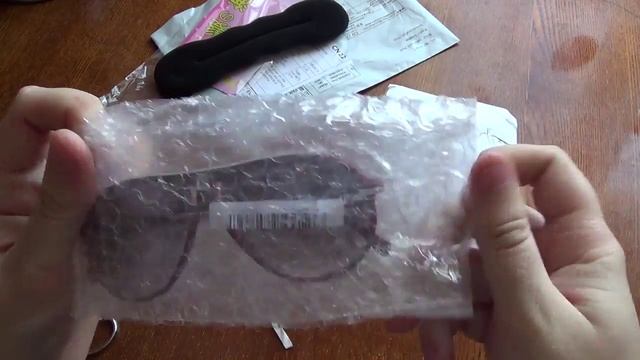 Солнцезащитные очки и что-то типа заколки с JD. (Посылки № 226-227)