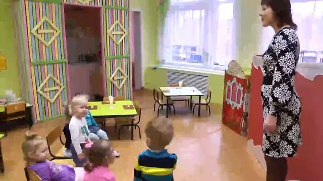 Занятие в первой младшей группе по сенсорному развитию