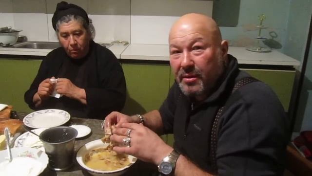 Курды учат есть хаш, Армения The Kurds are taught to eat hash, Armenia