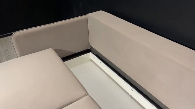 BADEN - прямой диван на металлокаркасе с полноценным спальным местом