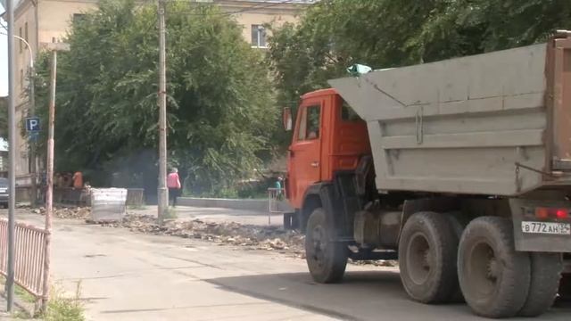 В Волгограде при ремонте подъездных путей к школам меняют гранитные плиты на бетонные