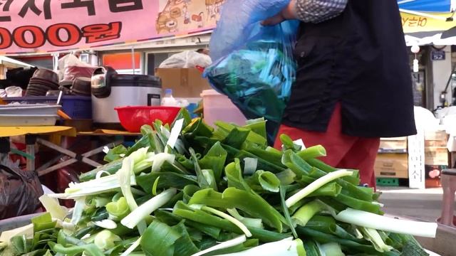선지국밥 Only $4 ? Amazing Unlimited Refill Ox Blood Rice Soup In The 5-day Market - Korean Street Food