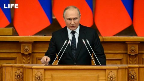 Путин участвует в заседании Совета законодателей
