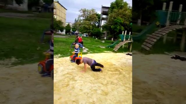 надо научиться делать сальто сальтy