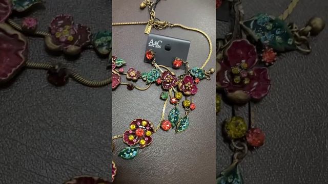 necklace_flowers.mp4