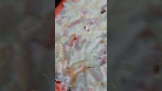 к чаю - пицца и сосиски в тесте.