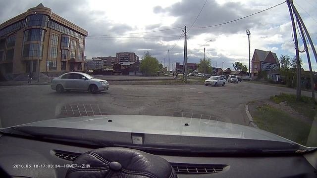 Абакан. ПДД. Авенсис на красный свет