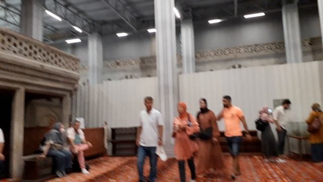 Голубая Мечеть в Стамбуле на реставрации, внутри ведутся работы.