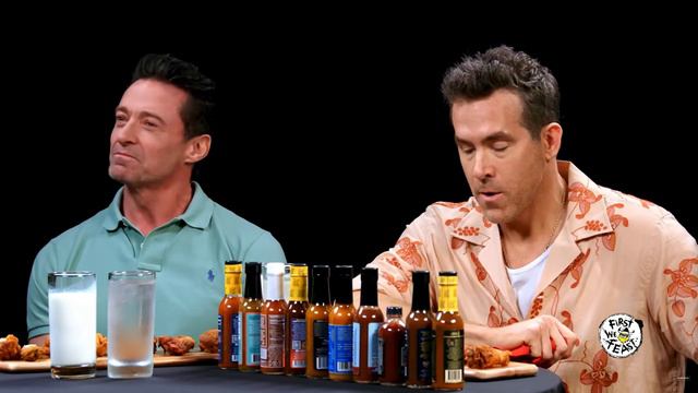 Райан Рейнольдс и Хью Джекман на «Hot Ones»: Битва за острые крылышки и киновселенную Marvel