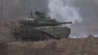 Танк _Т-90М Прорыв_ на учениях
