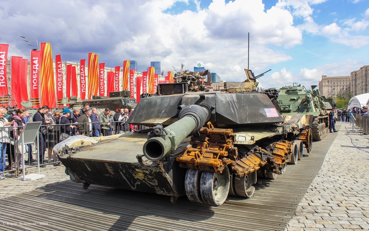 Танк M1A1 Abrams на выставке трофеев в Москве
