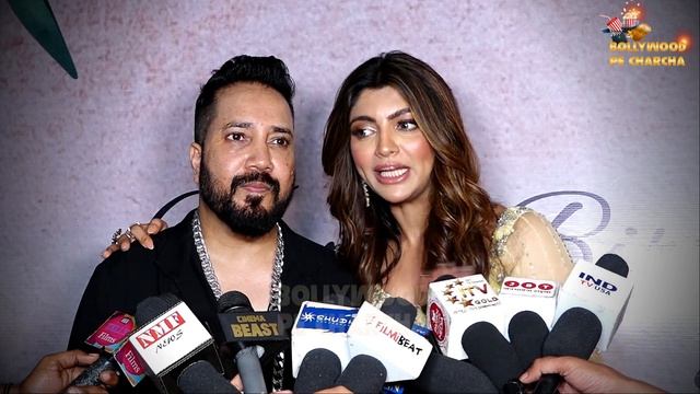 Mika Singh Cleary Says Infront Of Akanksha Puri.. 'Shaadi To Outdated Hai'