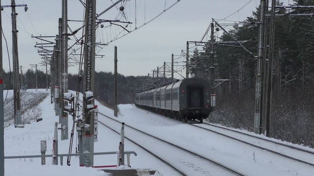 Тепловоз ТЭП70БС-278 с пассажирским поездом
