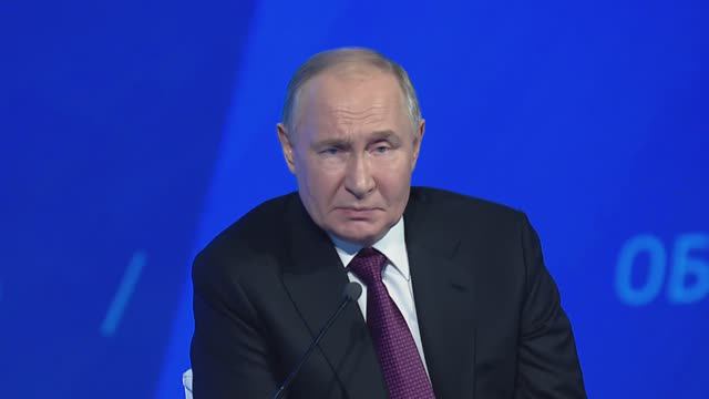 Владимир Путин: Женщины играют все более весомую роль в предпринимательском сообществе России
