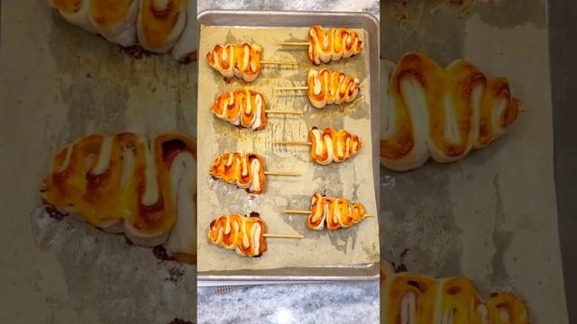 Фестиваль праздничных закусок: Шедевры из теста, колбасы и сыра в форме ёлки