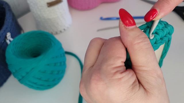 68. Карандашница вязанная крючком из трикотажной пряжи