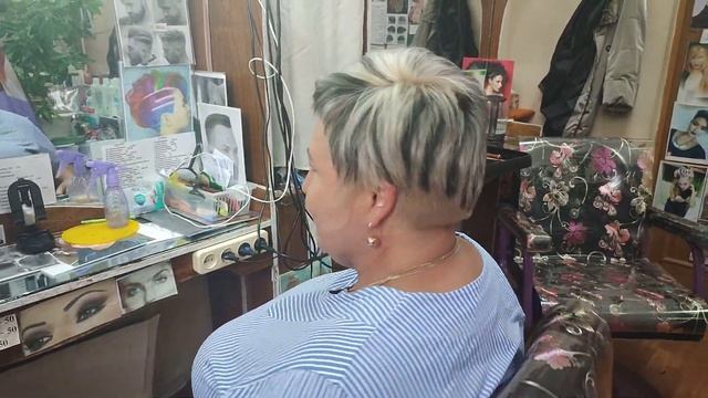 Сделали креативное окрашивание черным по белому