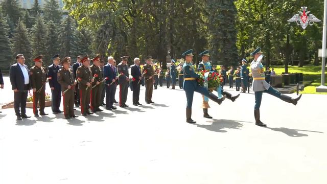 Главы военных ведомств стран ОДКБ в Алма-Ате почтили память погибших в ходе ВОВ