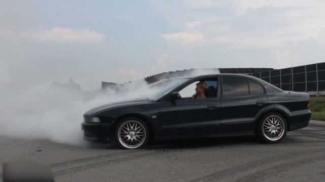 ? Burnout Mitsubishi Galant VIII 2.0 ? palenie gumy do felgi
