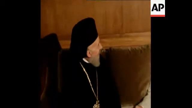 SYND 18 6 77 PRESIDENT OF CYPRUS ARCHBISHOP MAKARIOS MEETS KARAMANLIS IN ATHENS